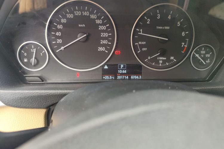 宝马3系 2015款 320i 超悦版时尚型中控内饰15