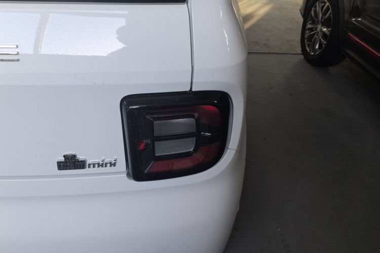 吉利银河 熊猫 2025款 210km 元气熊车身外观9