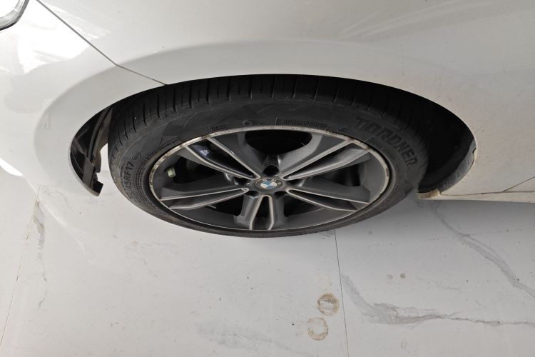 宝马1系 2022款 120i M运动版车身外观6001