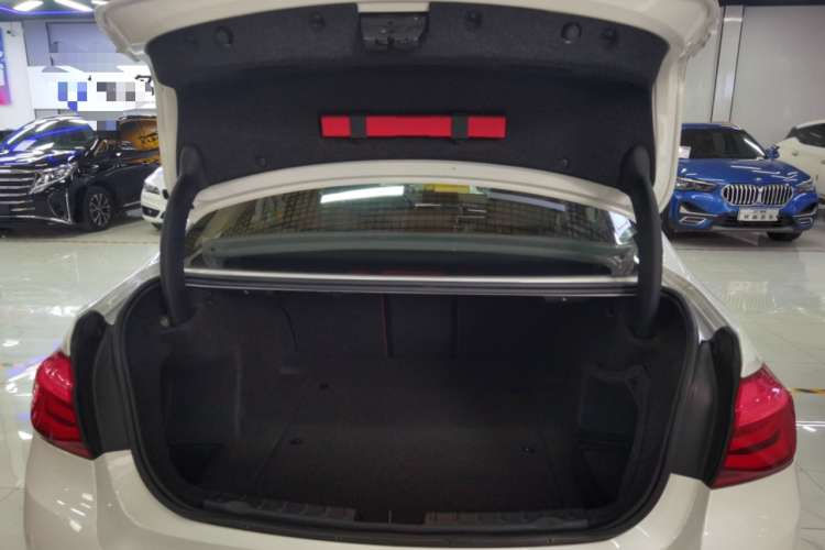 宝马3系 2019款 320Li 时尚型机舱底盘23