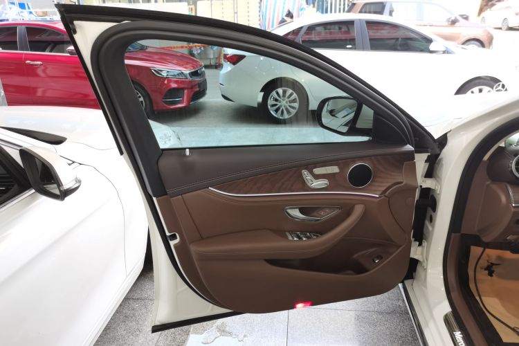 奔驰E级 2023款 E 260 L中控内饰7004