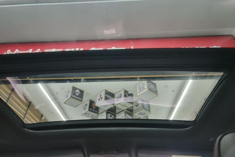 宝马X2 2021款 改款 sDrive25i 曜夜版中控内饰22