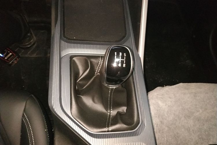 吉利汽车 帝豪 2026款 第4代 400万纪念款 1.5L 手动超越型中控内饰18