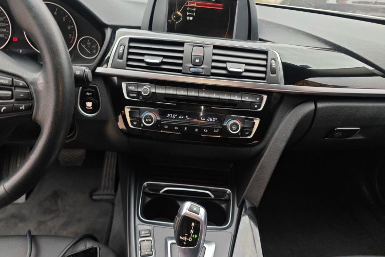 宝马3系 2016款 316i 时尚型中控内饰16