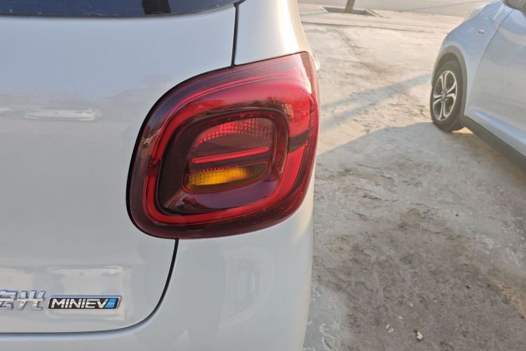 五菱汽车 宏光MINIEV 2025款 四门版 进阶款车身外观9