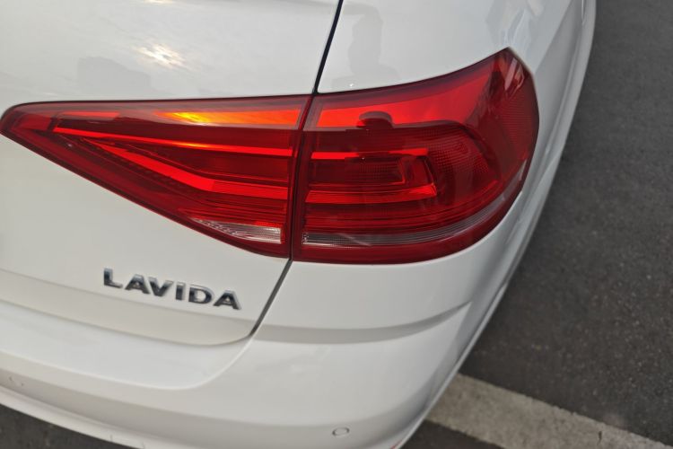 大众 朗逸 2017款 1.6L 手动风尚版车身外观9