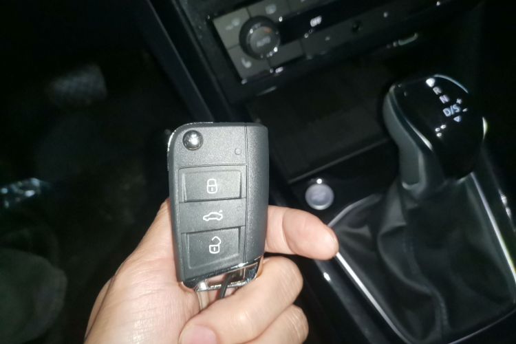 大众 途岳 2026款 新锐 300TSI 锐享版中控内饰7001