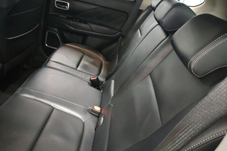 三菱 欧蓝德 2019款 2.4L 四驱致享版 5座 国VI中控内饰7004