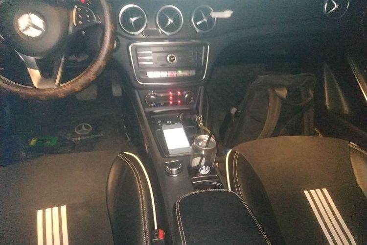 奔驰GLA 2017款 GLA 200 动感型局部细节18