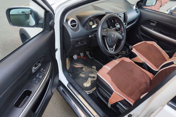 长城M4 2014款 1.5L 手动豪华型中控内饰20