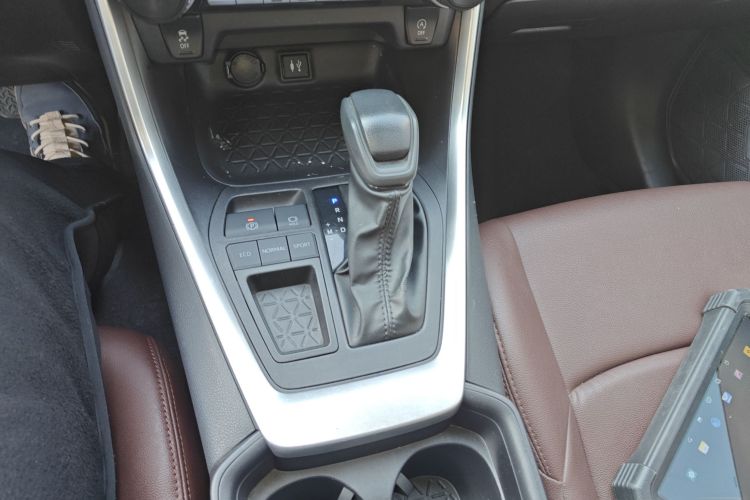 丰田 威兰达 2022款 改款 2.0L CVT两驱领先版中控内饰18