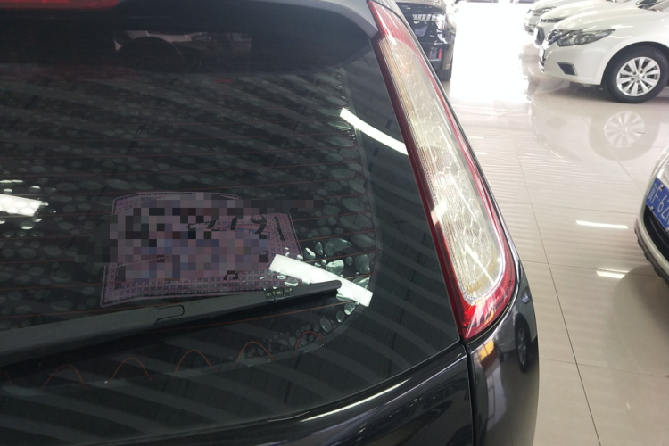 福特 福克斯 2013款 两厢经典 1.8L 手动基本型车身外观9