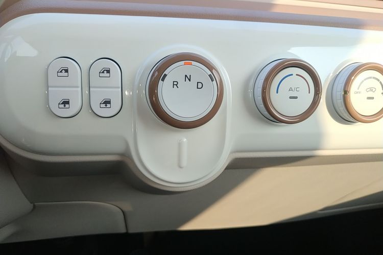 奔腾小马 2026款 222km 炫彩马中控内饰18