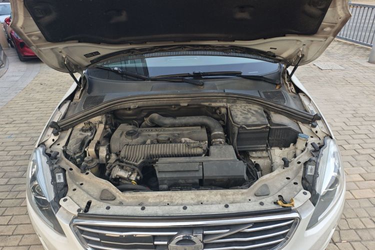 沃尔沃XC60 2016款 T5 AWD 智远版机舱底盘24