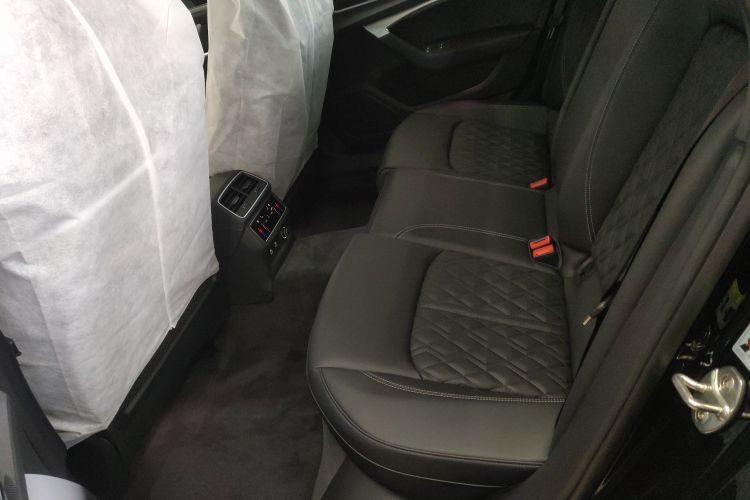 奥迪A6L 2025款 改款 45 TFSI 臻选动感型中控内饰21