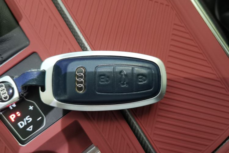 奥迪A6L 2024款 45 TFSI 臻选动感型中控内饰11