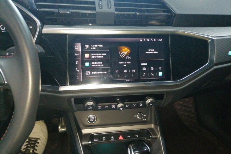 奥迪Q3 2022款 40 TFSI RS套件燃速型局部细节16