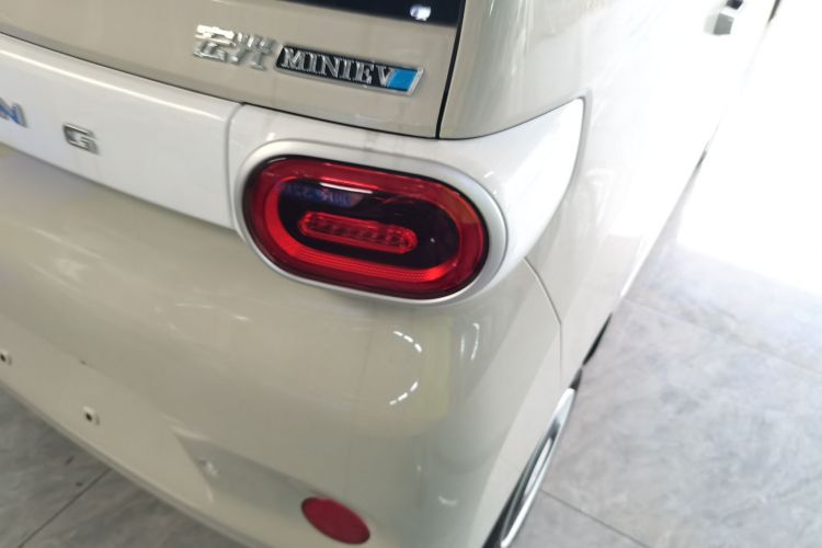 五菱汽车 宏光MINIEV 2024款 第三代 215km 青春版车身外观9