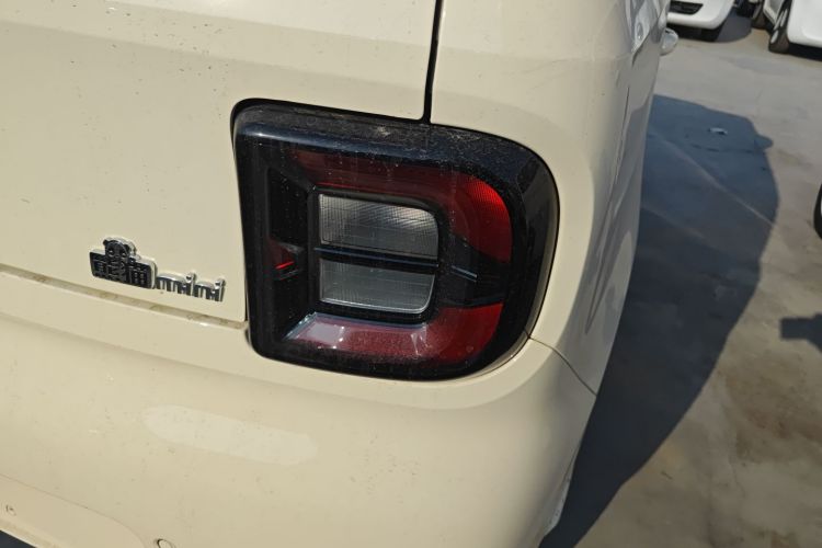 吉利银河 熊猫 2025款 210km 元气熊车身外观9