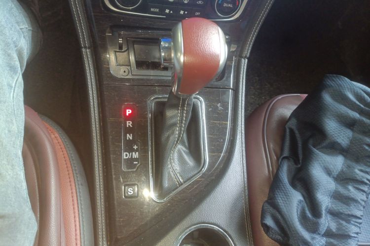 众泰T600 2015款 2.0T DCT尊贵型中控内饰18