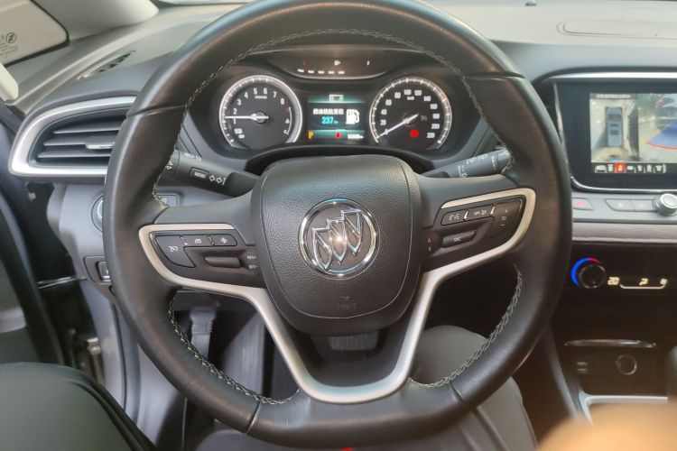 别克GL6 2018款 18T 6座尊贵型局部细节13