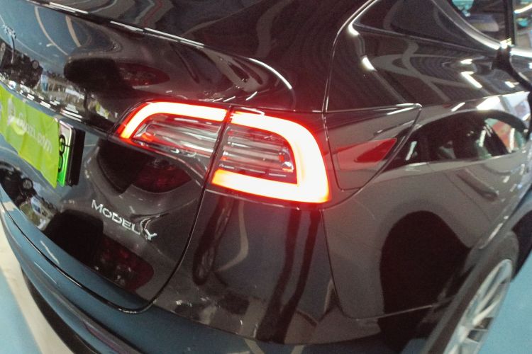 特斯拉 Model Y 2022款 后轮驱动版车身外观6006