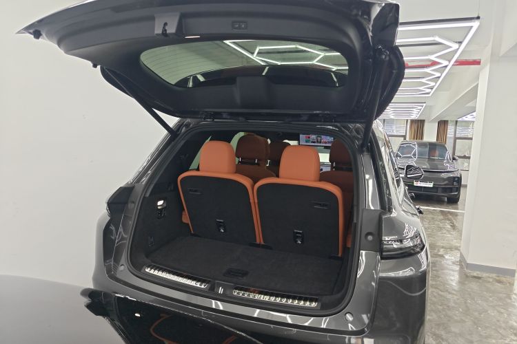 理想汽车 理想L8 2024款 Ultra机舱底盘23