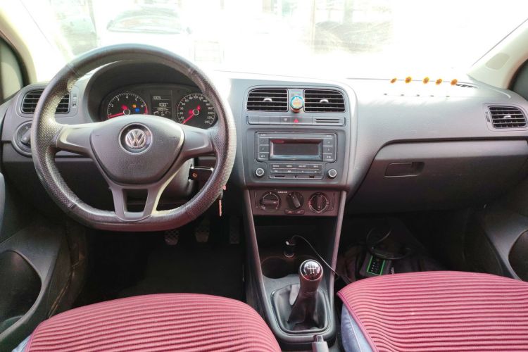 大众 Polo 2016款 1.4L 手动风尚型中控内饰12