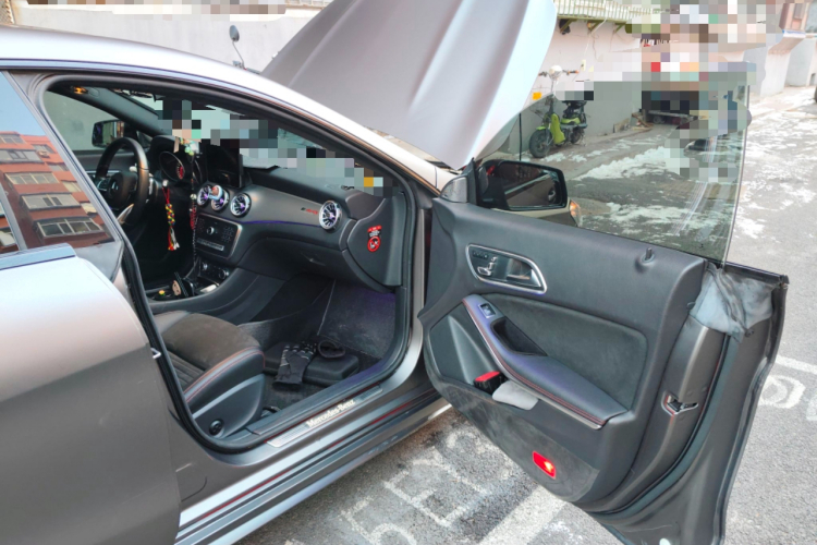 奔驰CLA 2018款 CLA 220 4MATIC局部细节9005