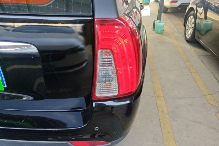 起亚 狮跑 2013款 2.0L 自动两驱版GL车身外观9