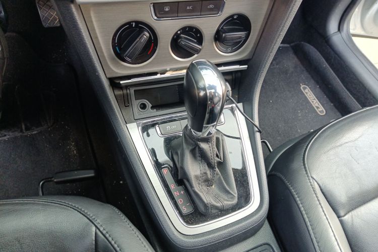 大众 朗逸 2013款 改款经典 1.6L 自动舒适版中控内饰18