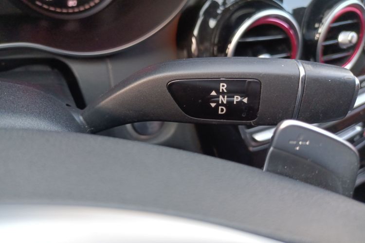 奔驰C级 2017款 改款 C 200 运动版中控内饰18