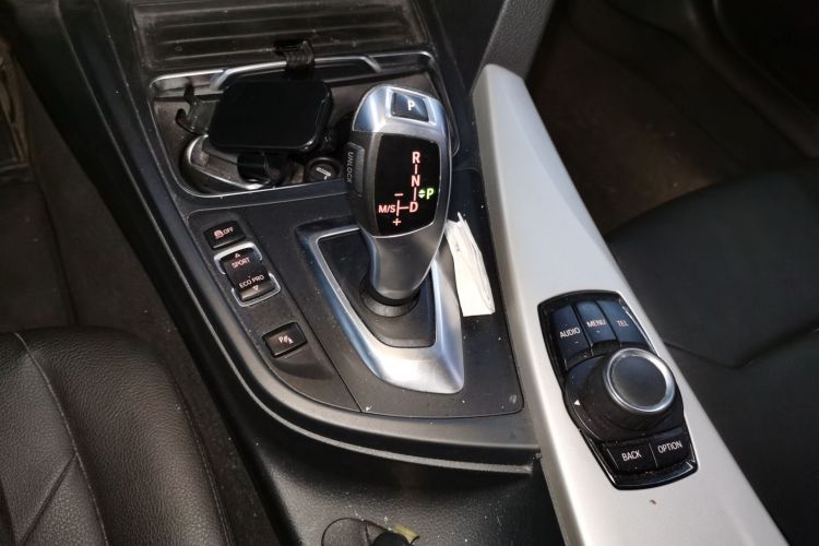 宝马3系 2016款 320Li 进取型中控内饰18