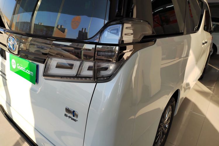 丰田 威尔法 2023款 皇冠 双擎 2.5L HV尊贵版车身外观9