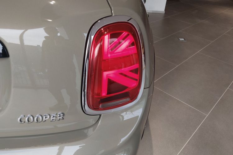 MINI 2019款 1.5T COOPER 赛车手 五门版车身外观9