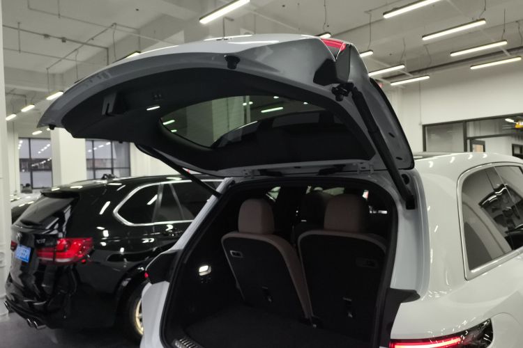 理想汽车 理想L8 2025款 Pro 智能焕新版机舱底盘23