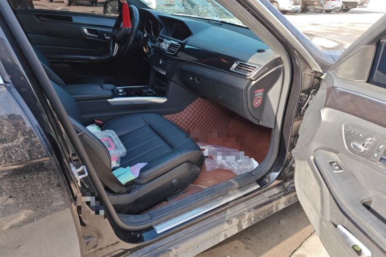 奔驰E级 2015款 改款 E 260 L 运动型局部细节9005