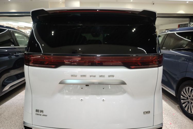 腾势D9 2022款 DM-i 970 四驱尊荣型车身外观6