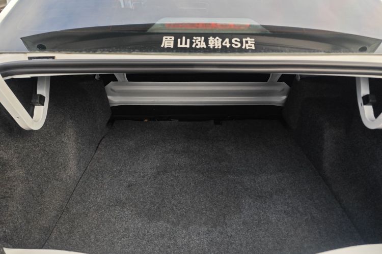 标致301 2014款 1.6L 自动舒适版机舱底盘23