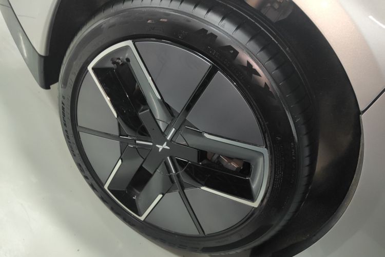 小鹏P7 2025款 702 长续航 Ultra车身外观6008