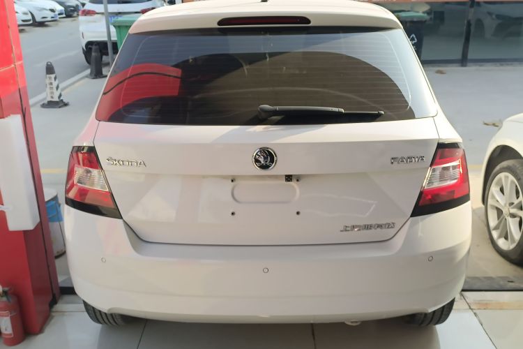 斯柯达 晶锐 2017款 1.4L 自动车享版车身外观6