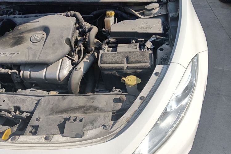 菲亚特 菲翔 2015款 1.4T 自动劲享版机舱底盘26