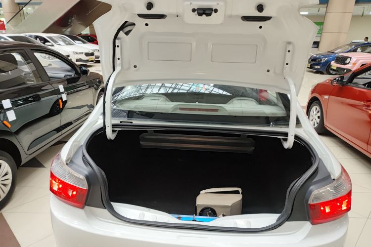 雪铁龙 爱丽舍 2015款 质尚版 1.6L 手动时尚型机舱底盘23