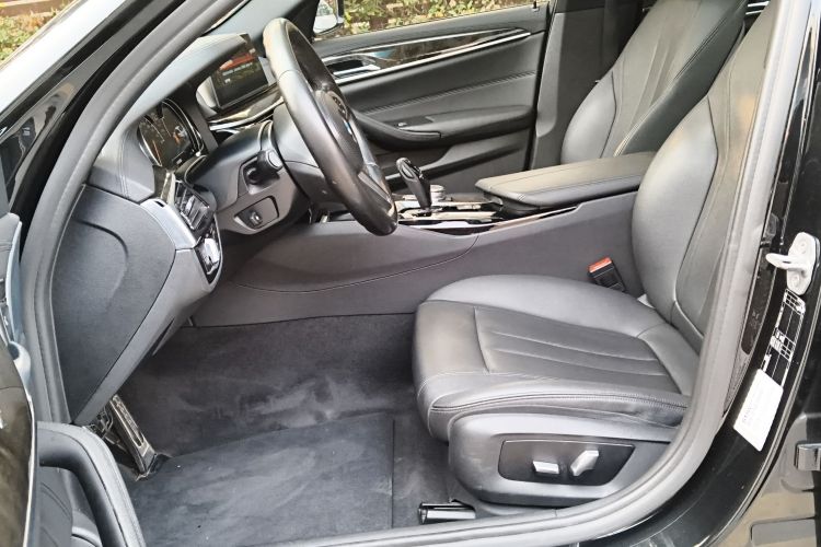 宝马5系 2018款 525Li M运动套装中控内饰19