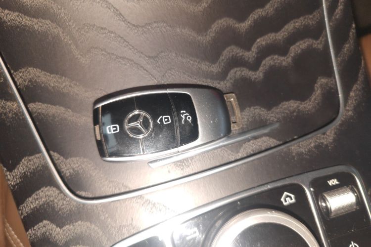 奔驰E级 2018款 改款 E 200 L 运动型中控内饰11