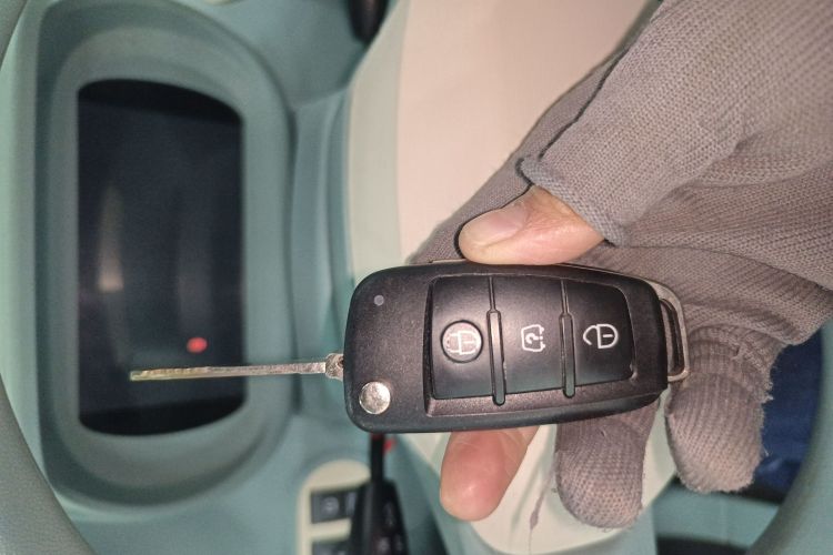 凌宝汽车 凌宝uni 2022款 超甜版中控内饰7001