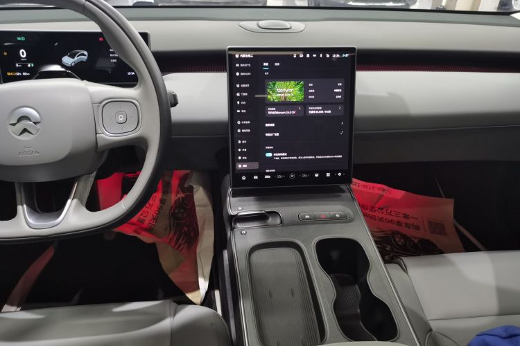 蔚来ET5 2022款 75kWh中控内饰16