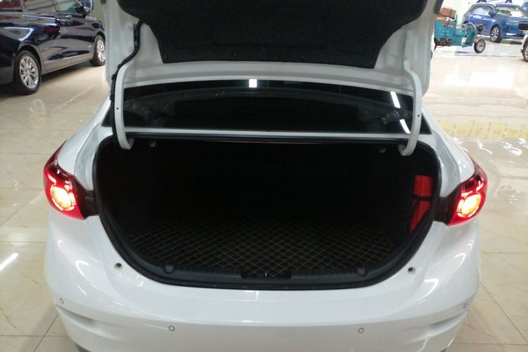 马自达3 昂克赛拉 2019款 云控版 三厢 1.5L 自动豪华型 国V中控内饰23