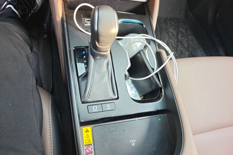 雷克萨斯ES 2025款 200 臻享版中控内饰18