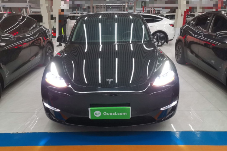 特斯拉 Model Y 2022款 Performance高性能全轮驱动版车身外观2